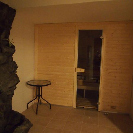 Penzion A Restaurace U Hroznu Velke Bilovice Luaran gambar