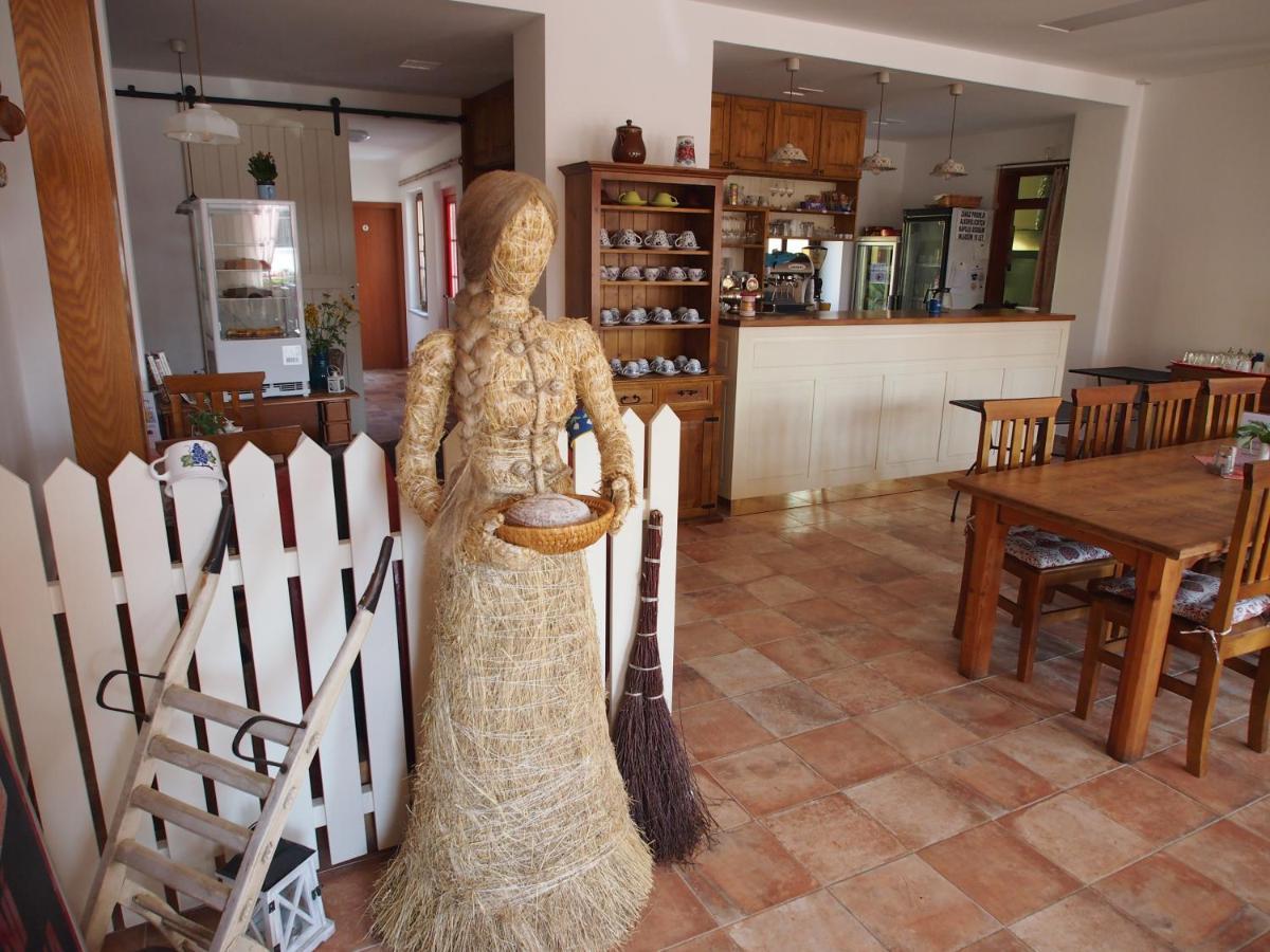 Penzion A Restaurace U Hroznu Velke Bilovice Luaran gambar