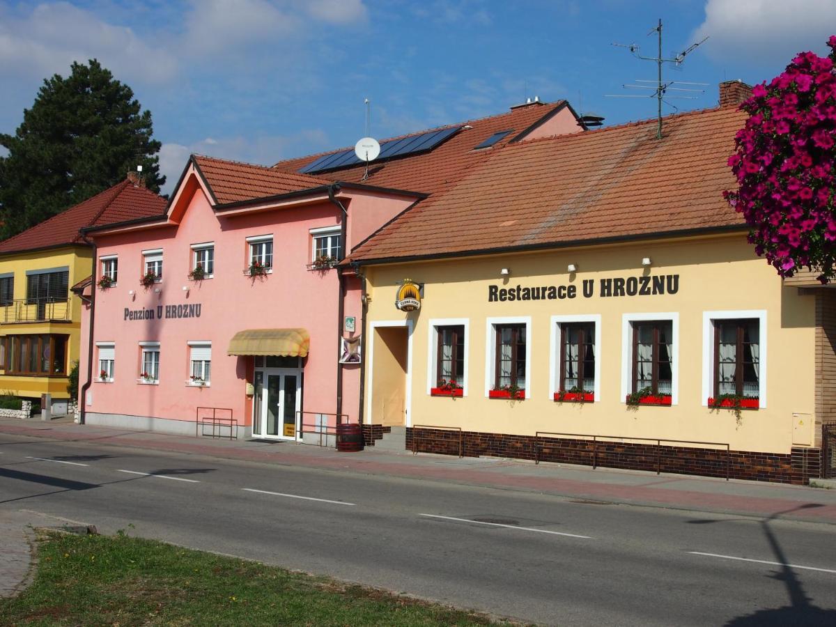 Penzion A Restaurace U Hroznu Velke Bilovice Luaran gambar