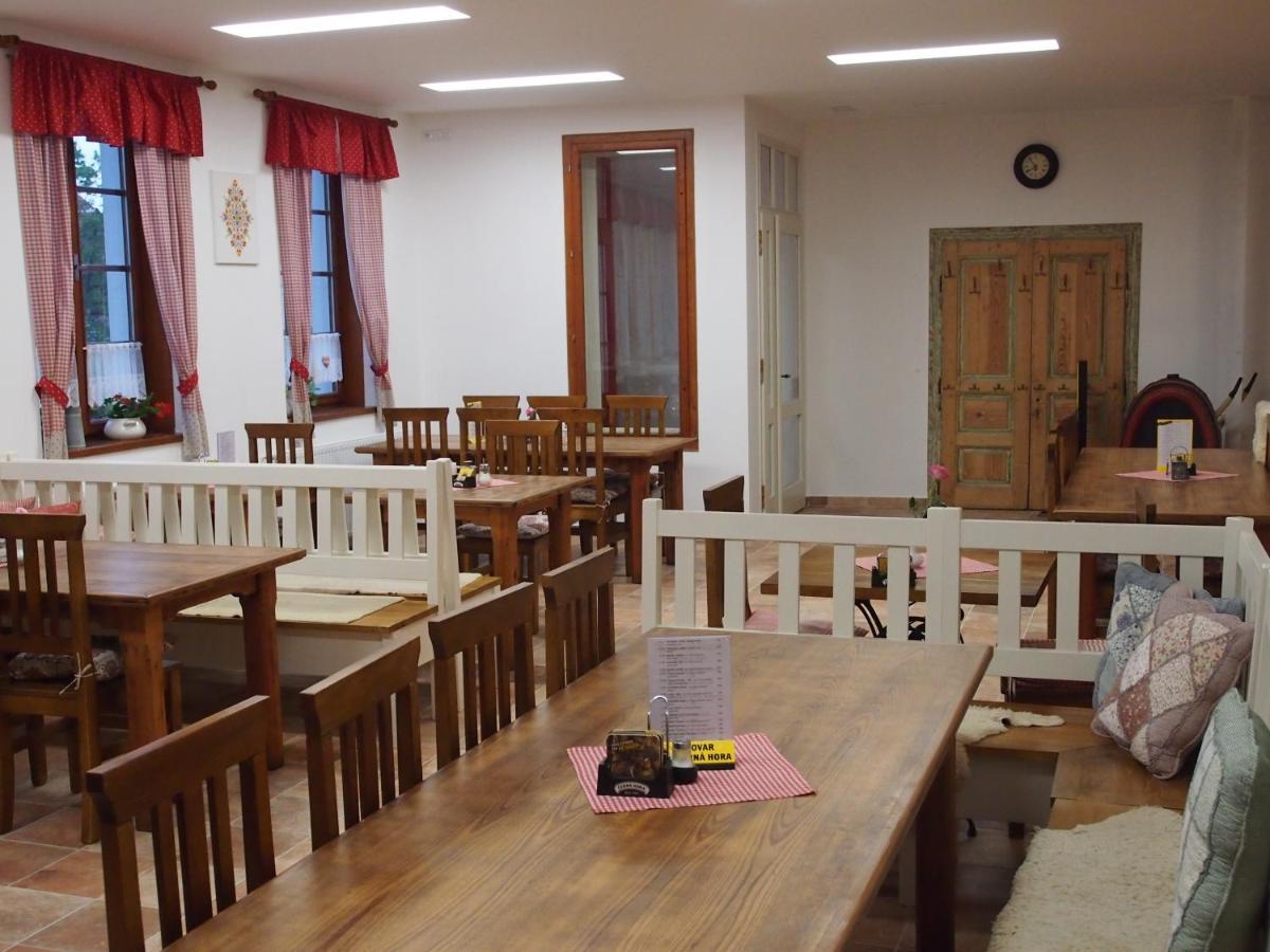 Penzion A Restaurace U Hroznu Velke Bilovice Luaran gambar